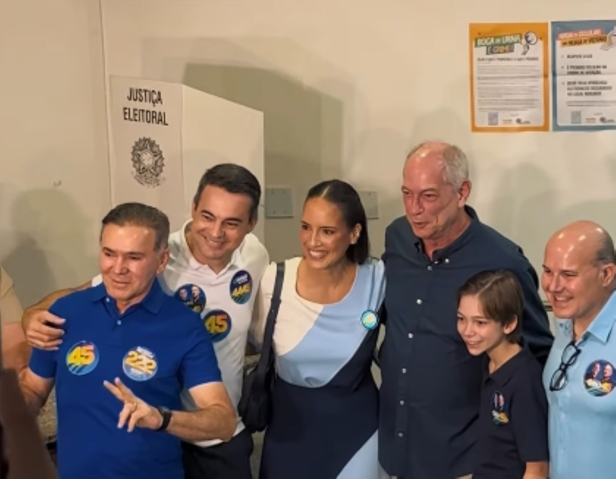 Ciro estava acompanhado da esposa, Giselle Bezerra, do candidato a vice, Roberto Cláudio (União Brasil), dos candidatos ao Senado Capitão Wagner (União) e Alcides Fernandes (PL)