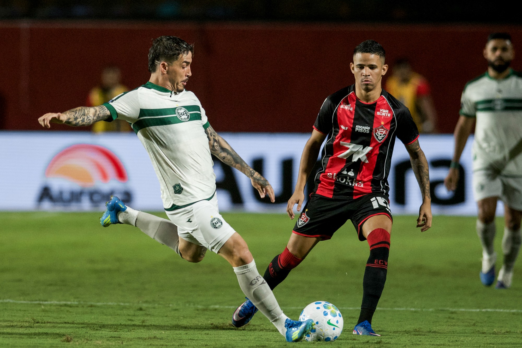 Campeonato Brasileiro: Coritiba e Vitória enfrentam desafio para escapar da zona de rebaixamento