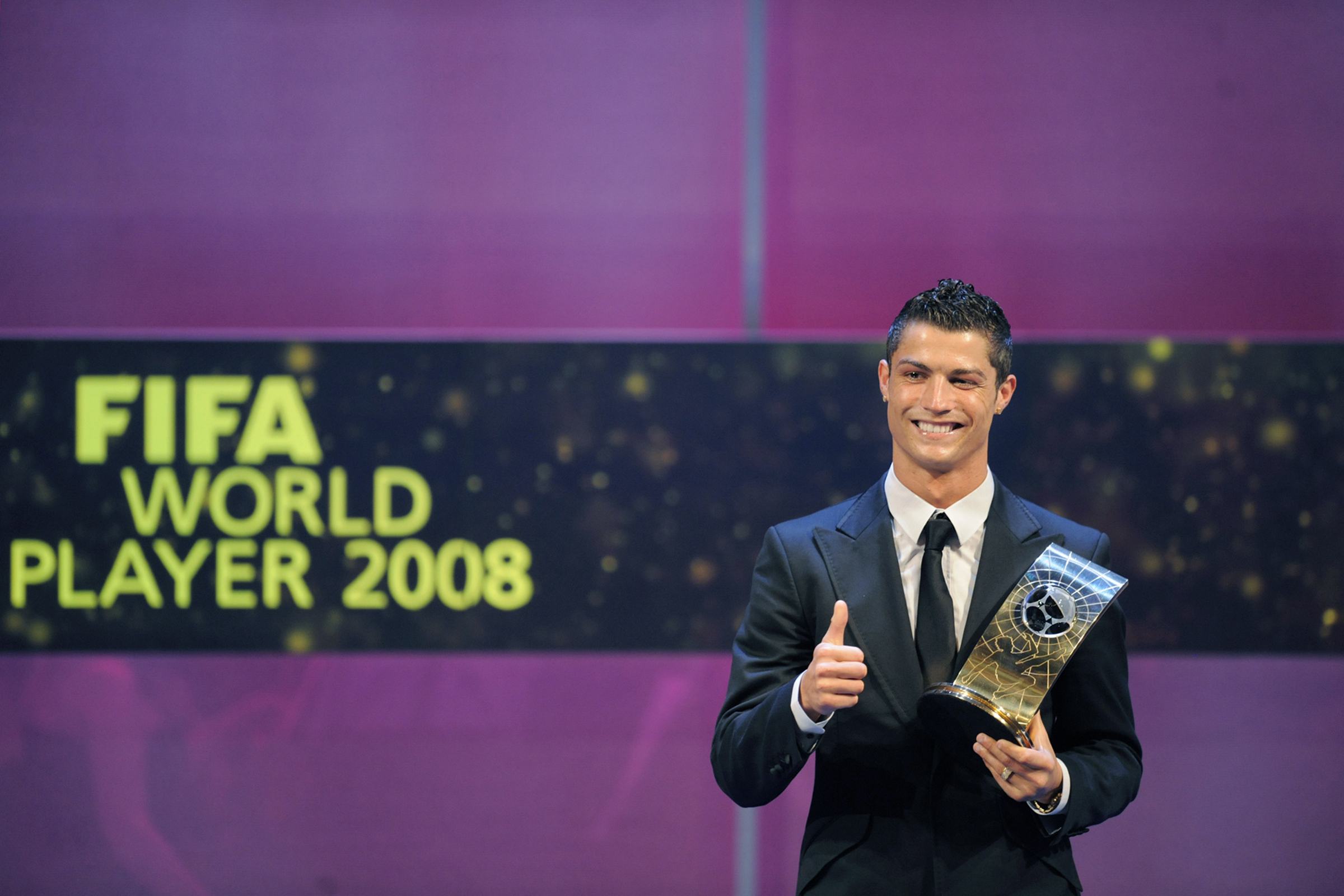 Cristiano Ronaldo lidera votação da Bola de Ouro de todos os tempos