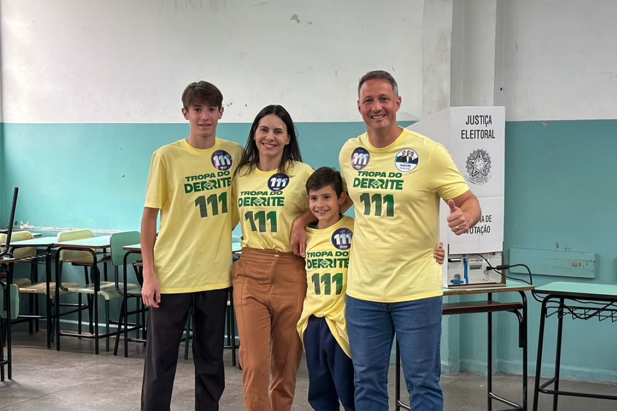 Derrite vota com a família na zona oeste de SP: "Campanha intensa"