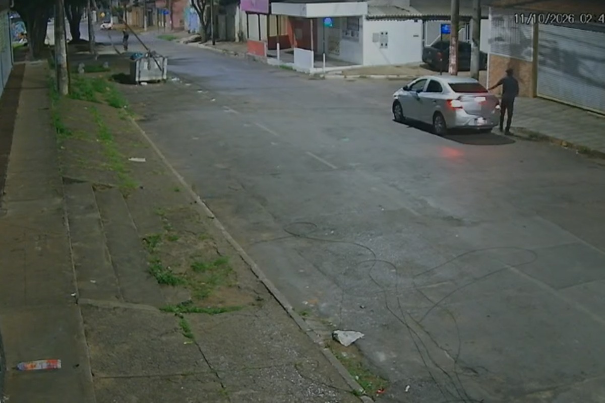 Câmeras flagraram um dos suspeitos de matar casal a tiros no local do crime