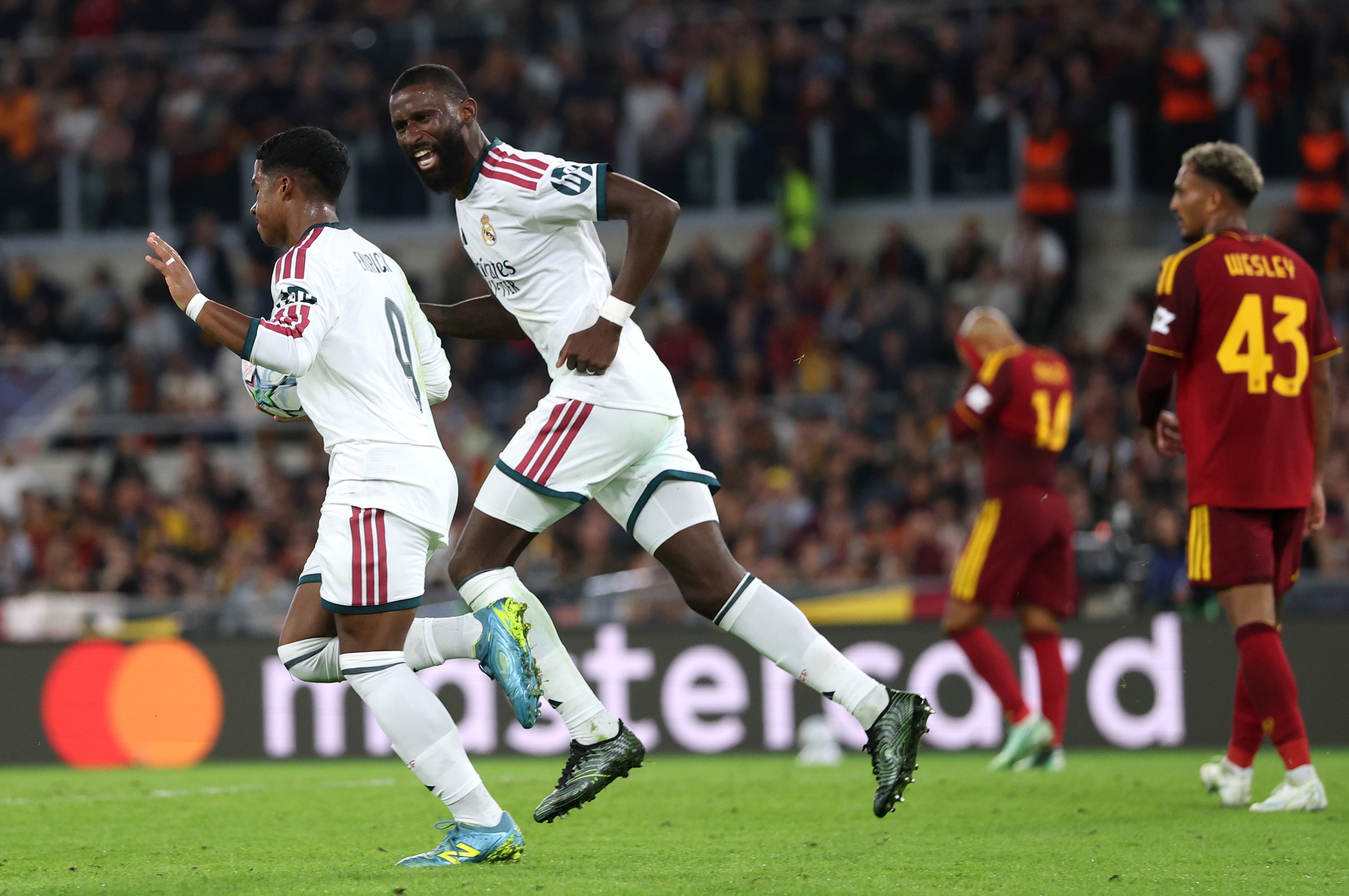 Endrick brilha e Real Madrid vence a Roma de virada na Champions League