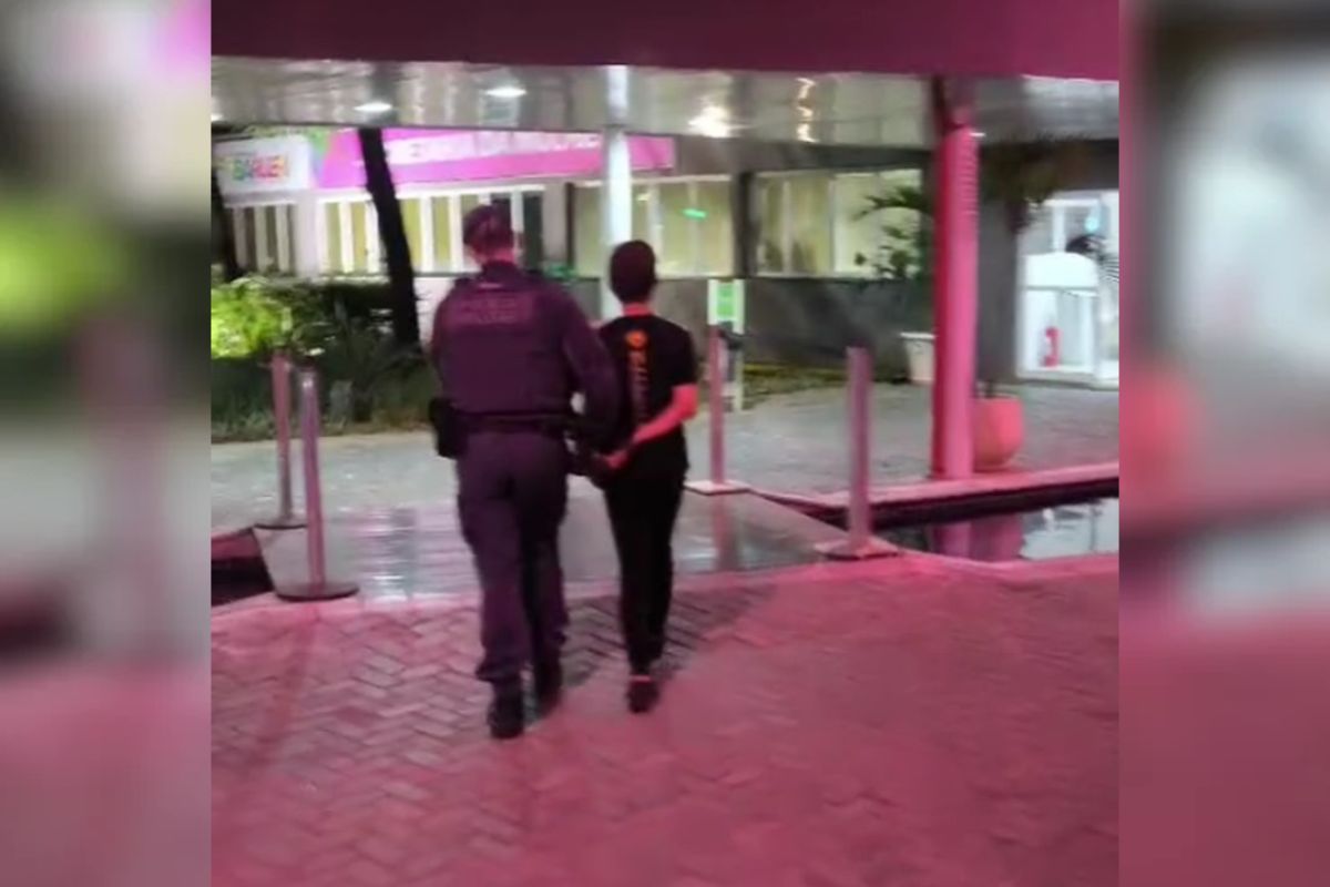 Bêbada, mulher esfaqueia irmã durante discussão e é presa em SP
