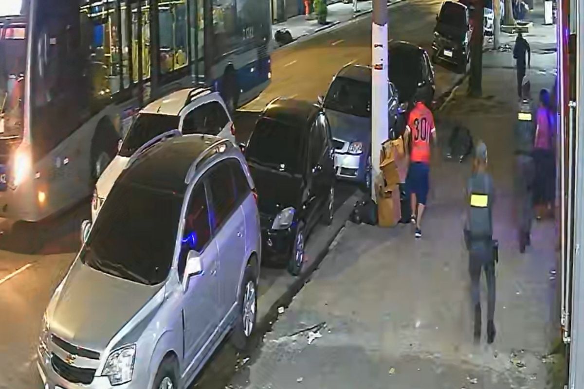 Homem disfarçado de policial tenta extorquir bolivianos e é morto pela PM