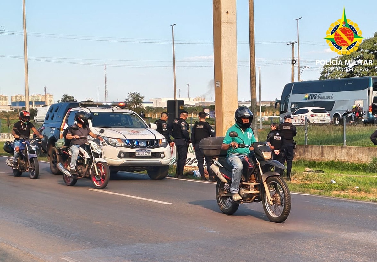 Homem mata mulher e se joga de passarela durante fuga no DF