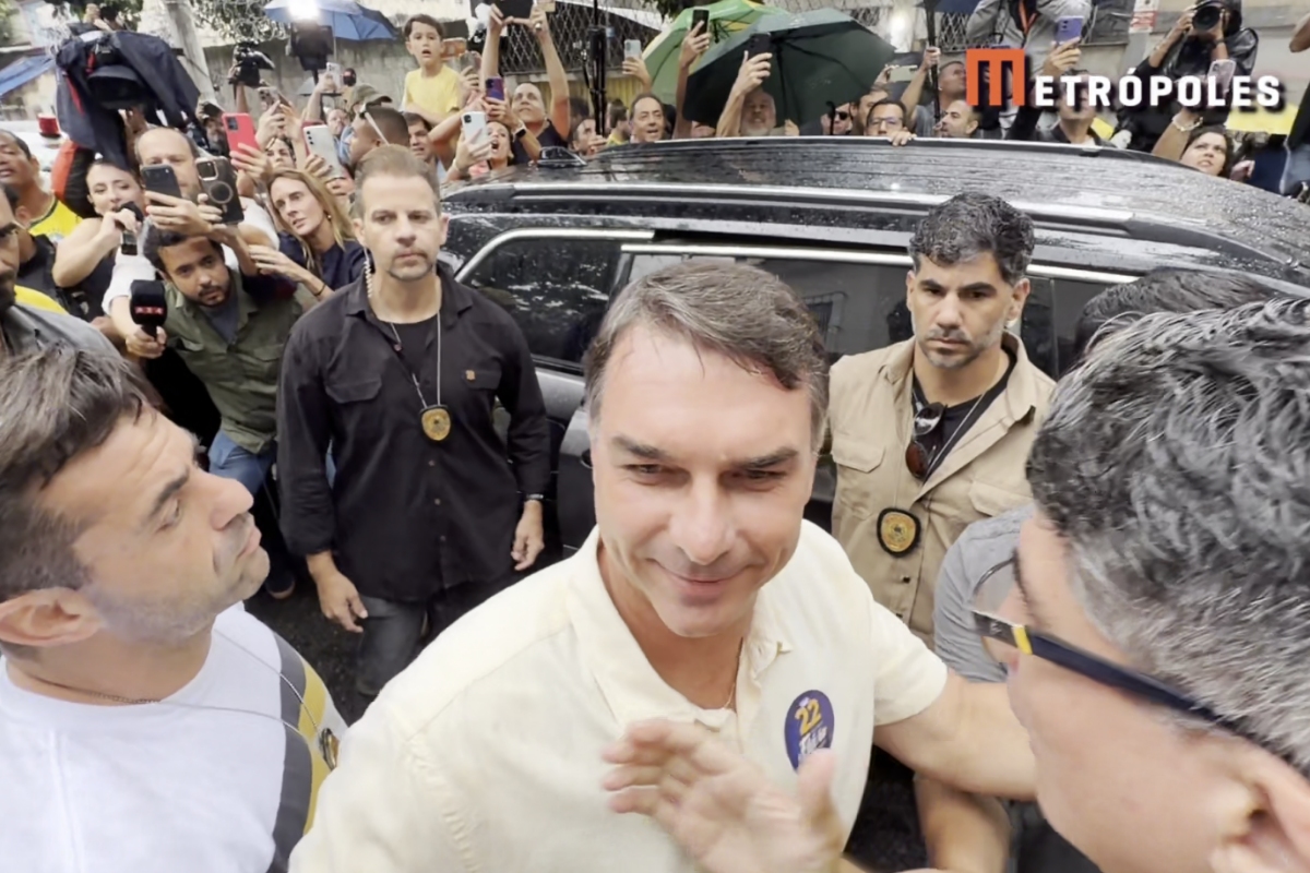Com derrota, Flávio ficará sem cargo público pela 1ª vez em 24 anos