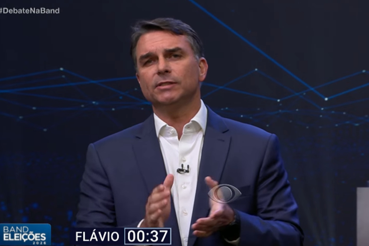 Flávio diz que Brasil está subordinado a "organizações terroristas"
