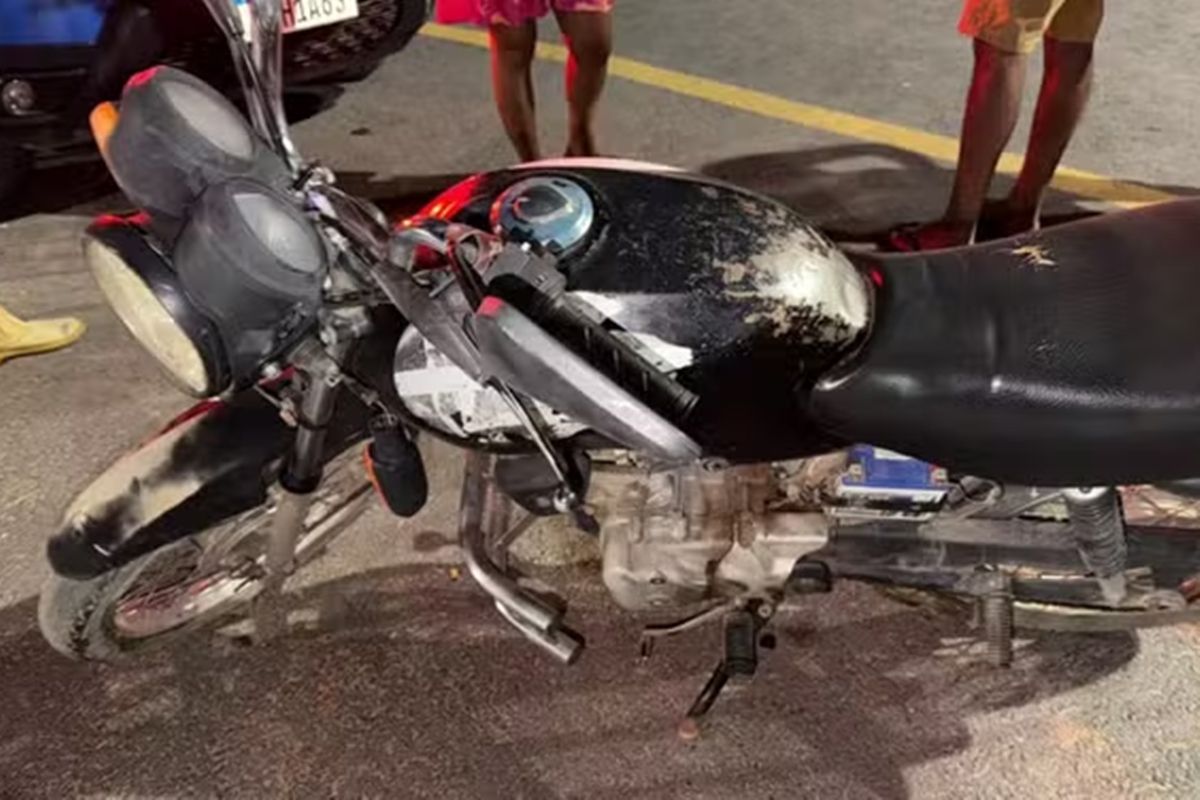 Criança de 7 anos tenta atravessar pista e morre atropelada por moto em GO
