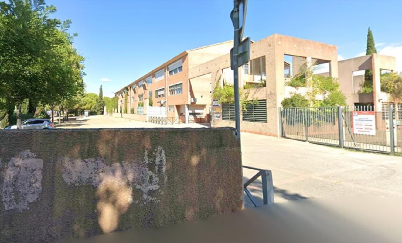 Adolescente de 14 anos atira em diretor e professora em escola da França