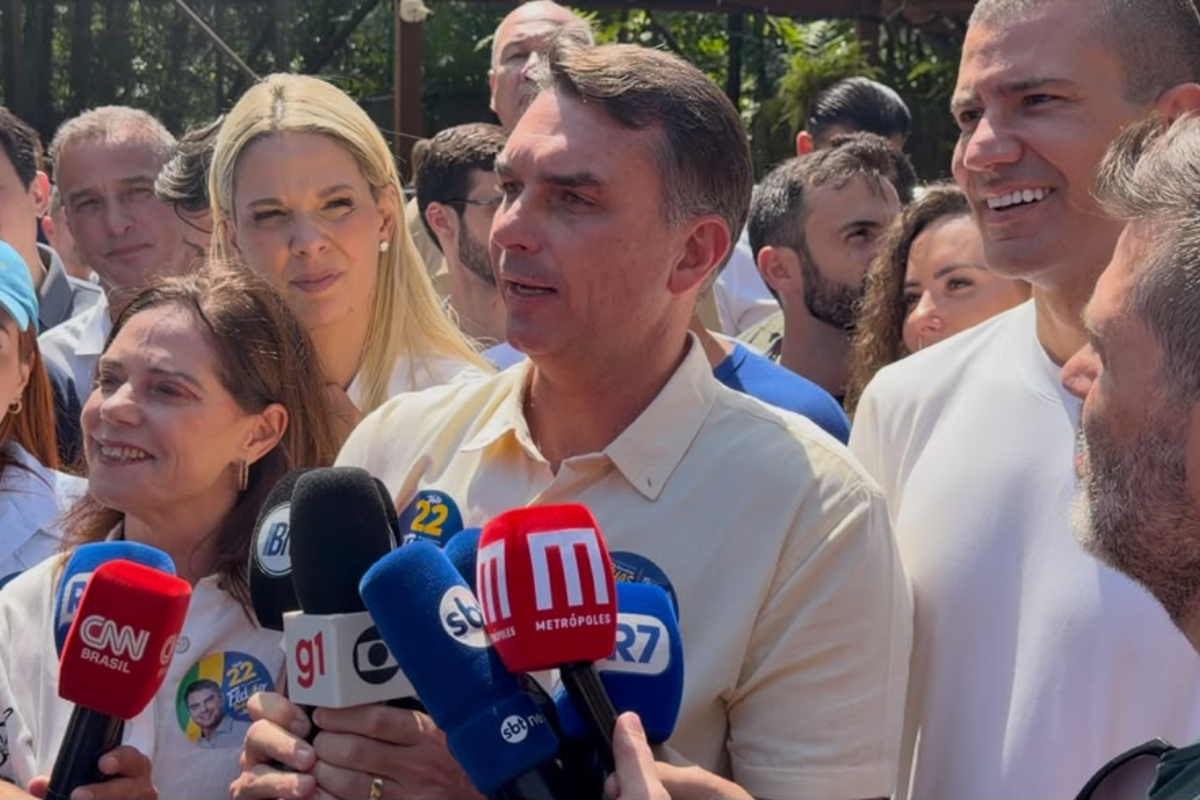 Em almoço, Flávio e Ruas acenam a ex-aliados para ampliar votação no Rio