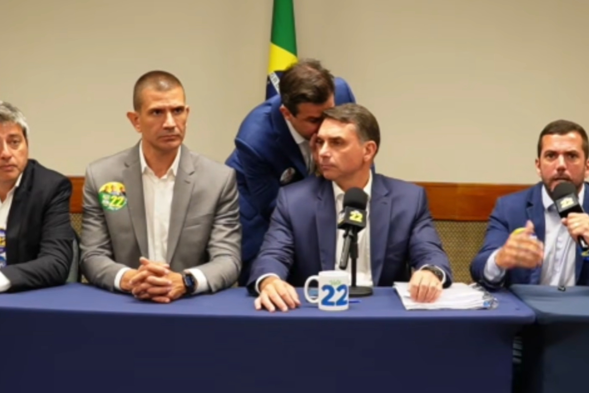 Flávio diz que Lula usou "amigos do Judiciário" para "censurar debate"