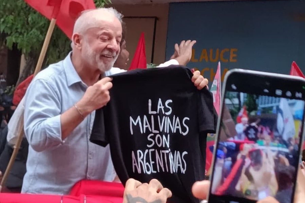 Lula exibe camisa “As Malvinas são argentinas” e repercute no país vizinho