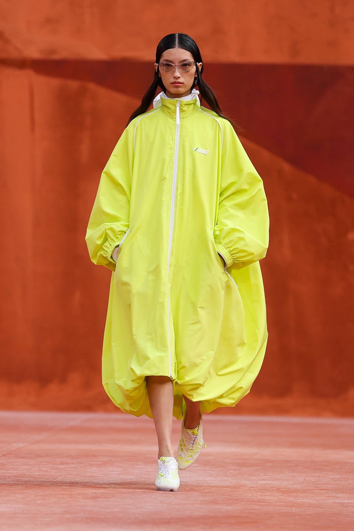 desfile lacoste paris tenis bola - metrópoles