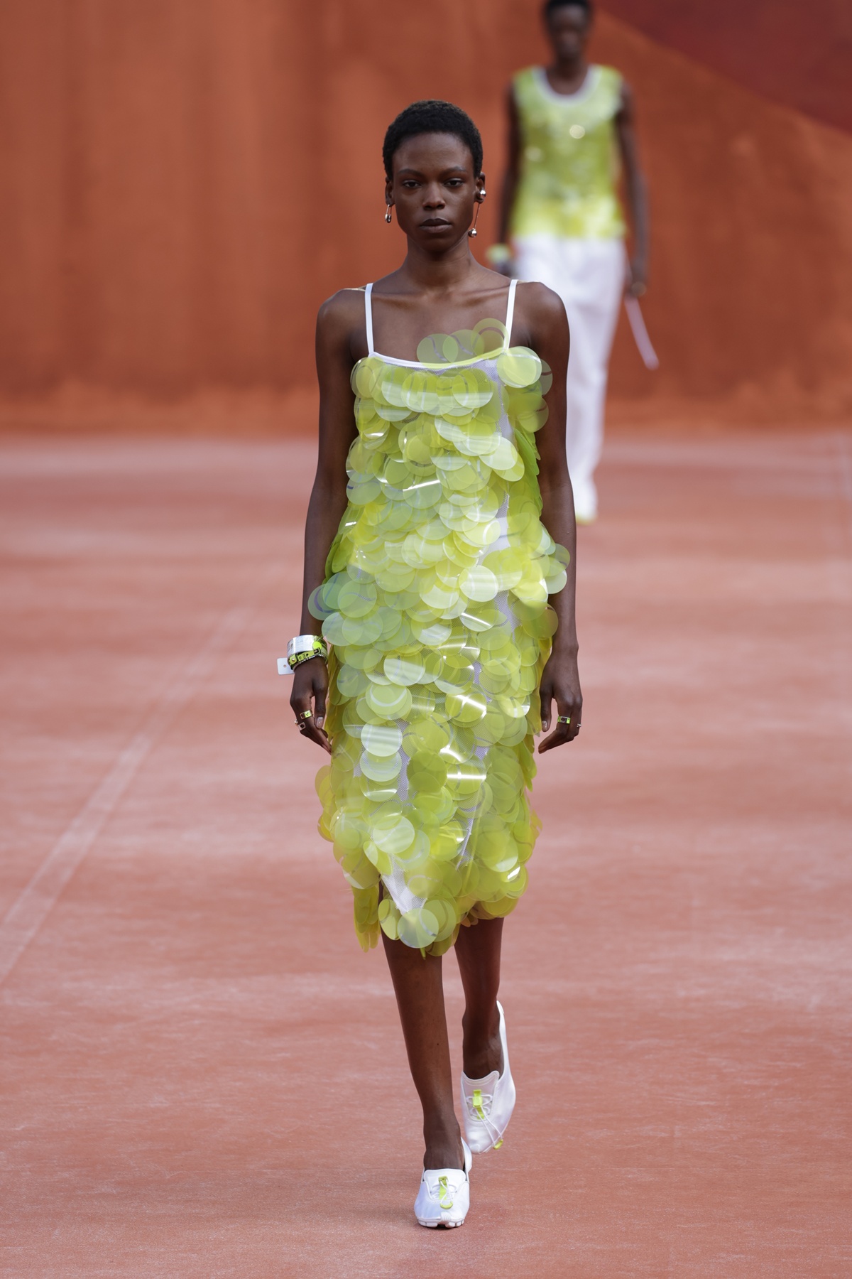 desfile lacoste paris tenis bola - metrópoles
