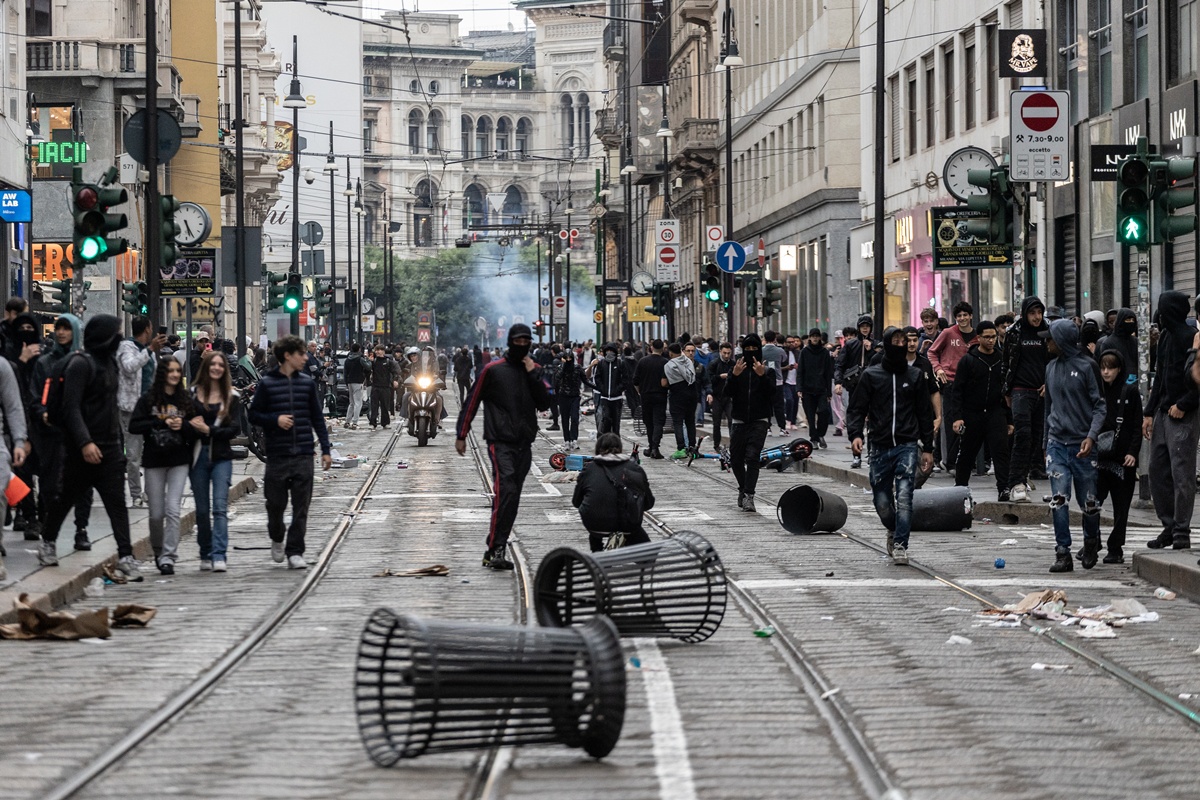 protestos milão - metrópoles
