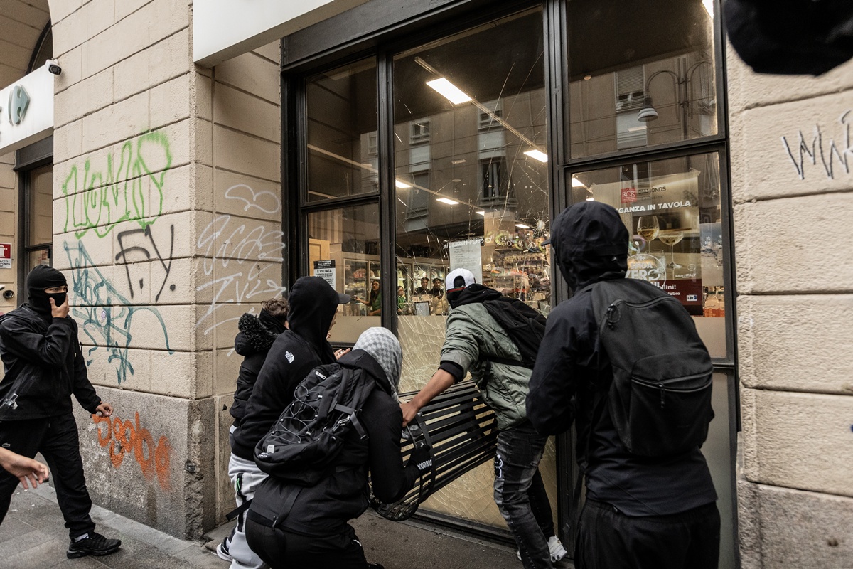 protestos milão - metrópoles