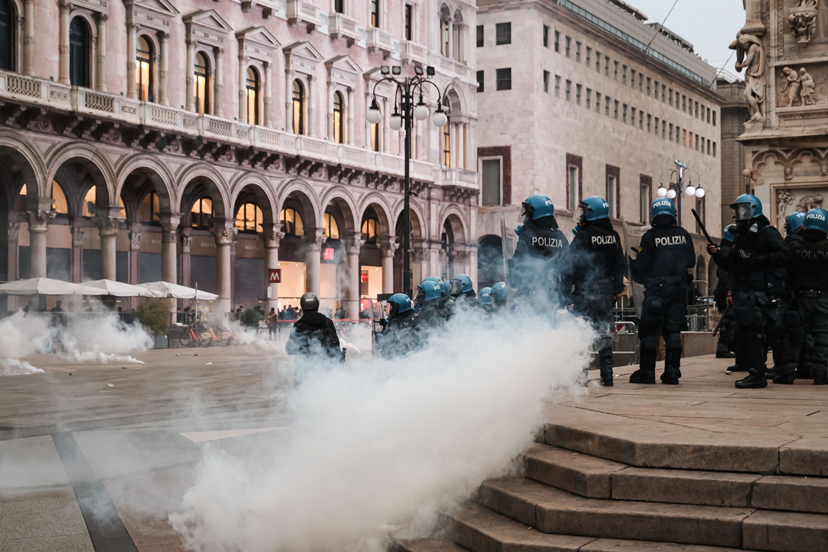 protestos milão - metrópoles