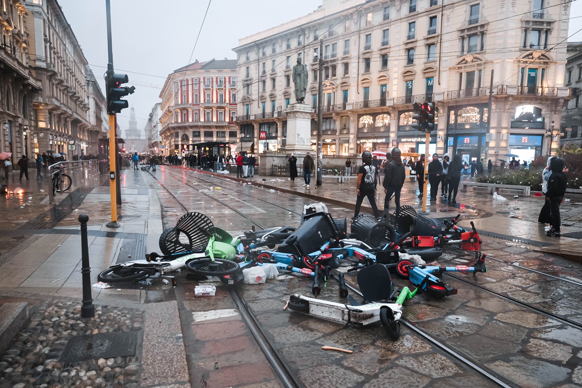 protestos milão - metrópoles