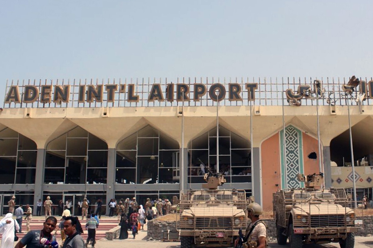 Houthis lançam mísseis contra o aeroporto de Aden, no Iêmen