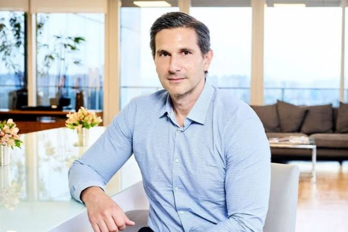 Globo avalia dois nomes para substituir Frederic Kachar