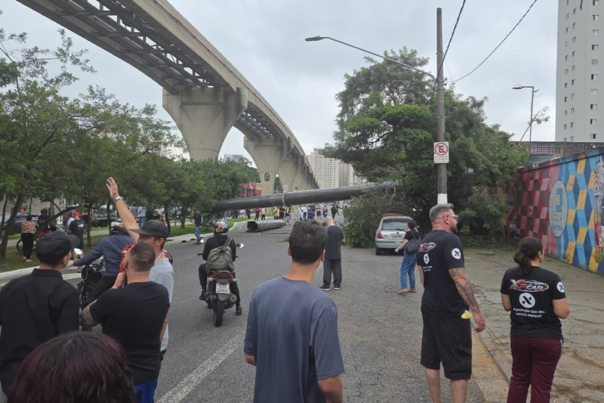 Veja outro ângulo de acidente envolvendo trem do monotrilho e guindaste