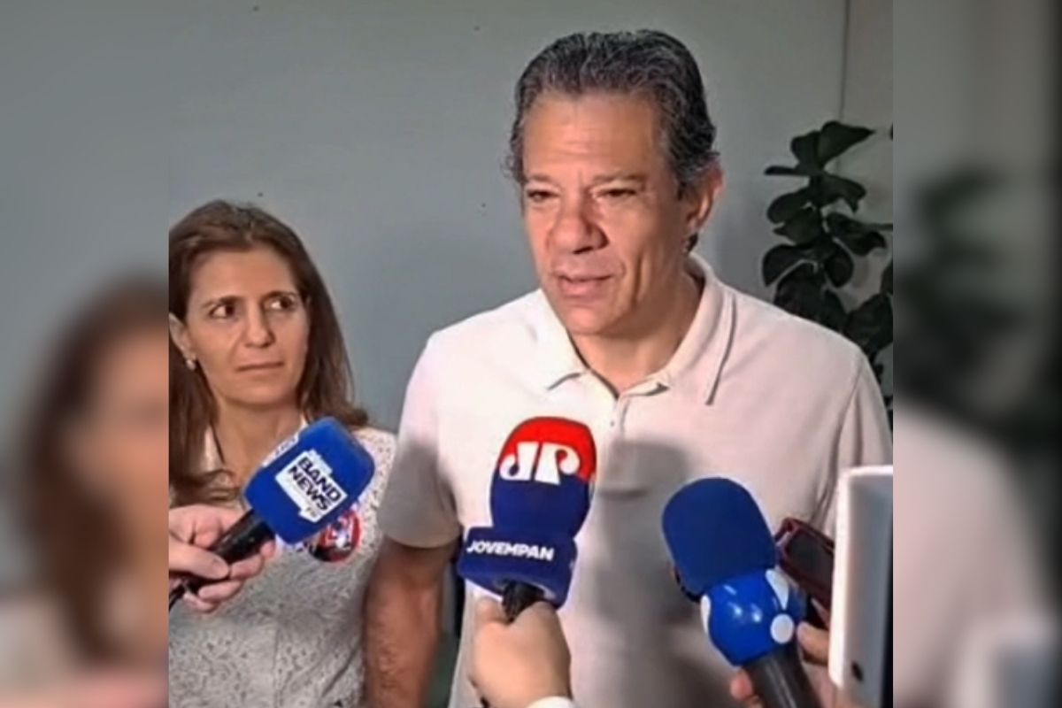 Haddad vota em SP e diz que há "clima excelente" para a reeleição de Lula