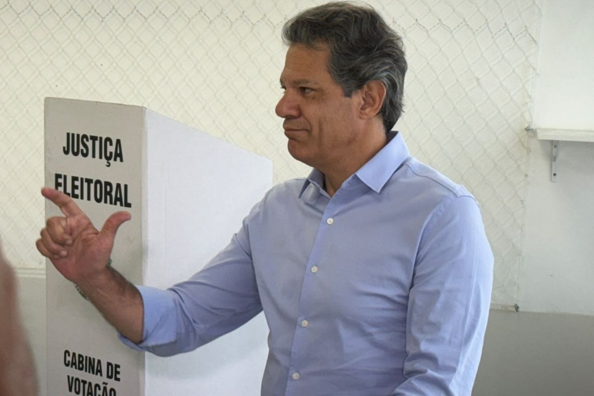 Após acompanhar Lula no ABC, Haddad vota na capital