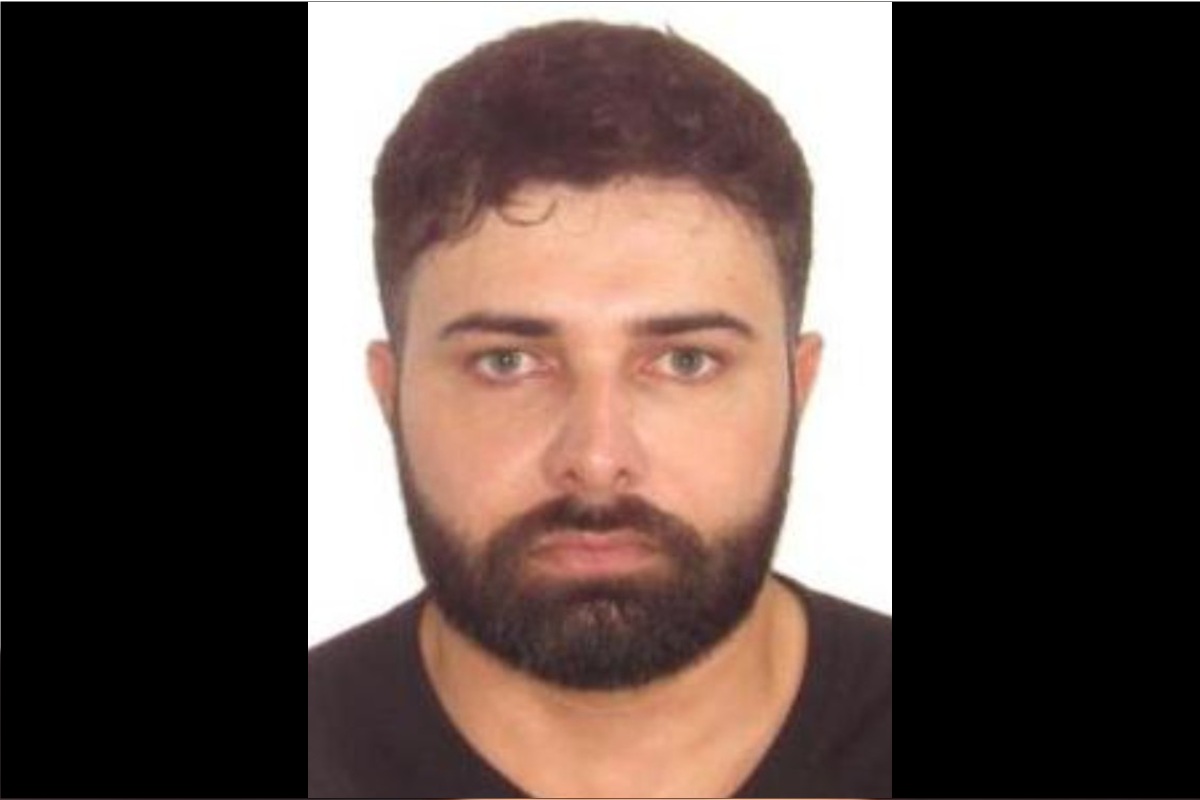 Homem que matou ex a tiros no meio da rua é procurado pela polícia