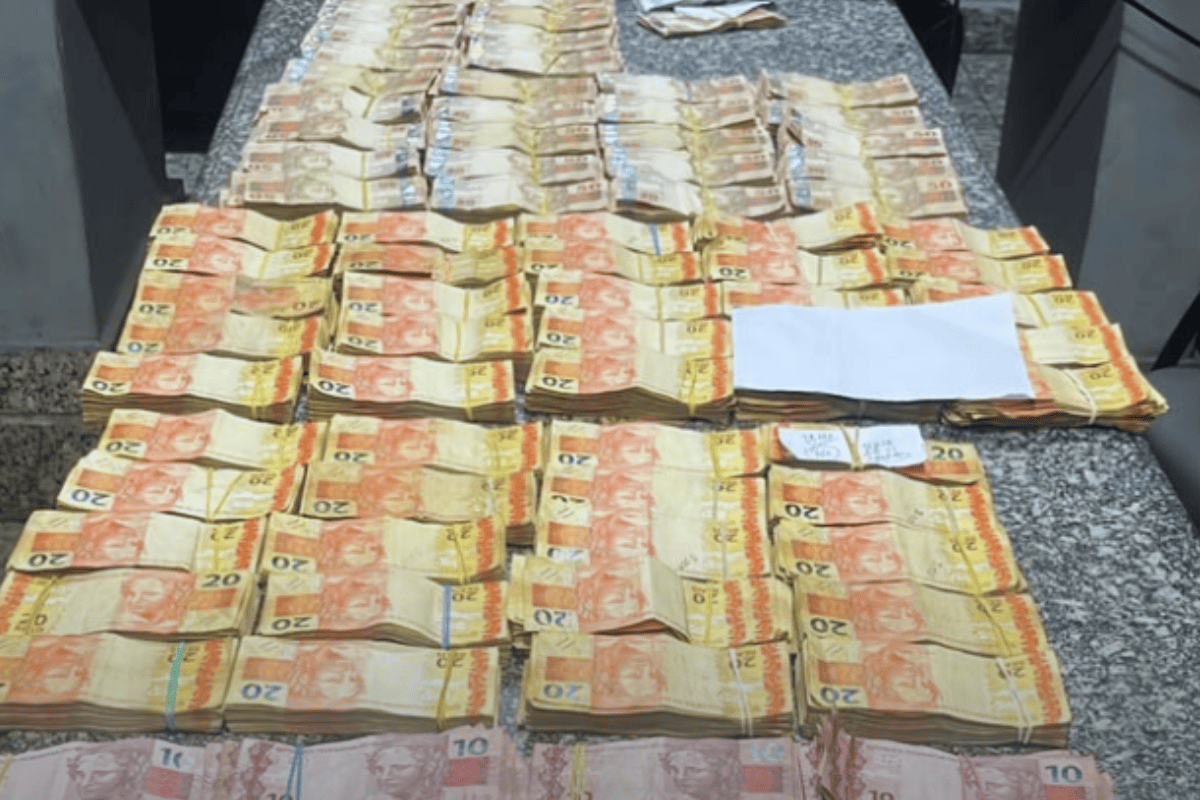 Homem tenta subornar PM e é preso com R$ 248 mil na zona norte de SP