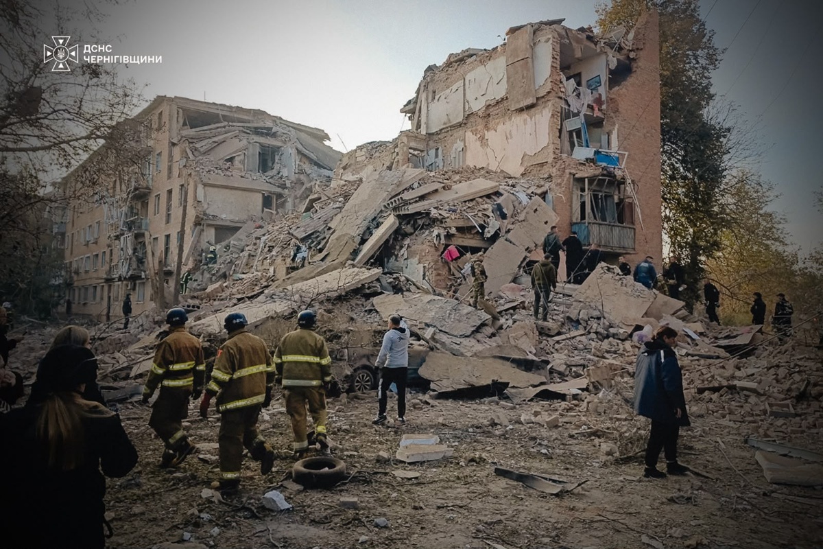 Ataque russo à Ucrânia deixa 11 mortos e drone de Kiev atinge petroleiro