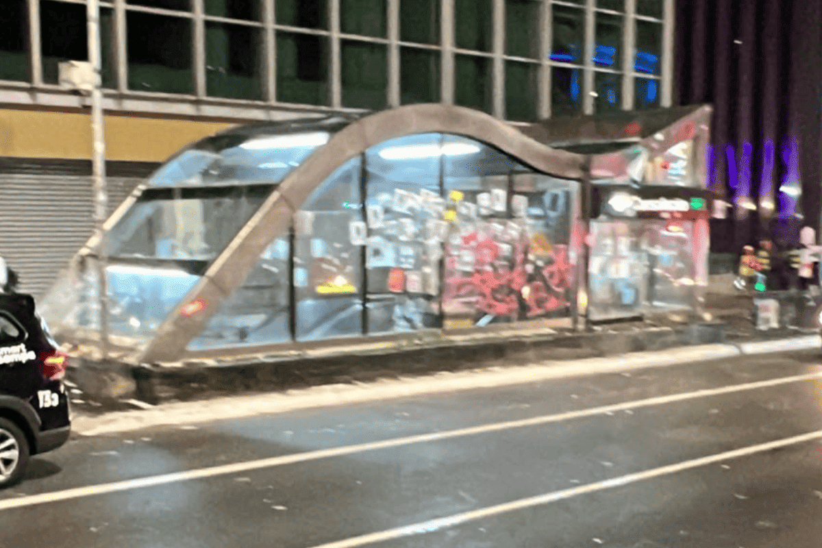 Metrô divulga imagens de vandalismo nas estações em ato pró-Lula; veja