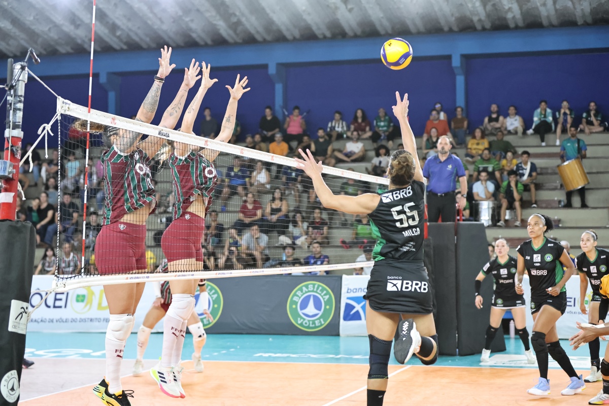 Fluminense derrota Brasília Vôlei e enfrenta Universitário na final da Copa