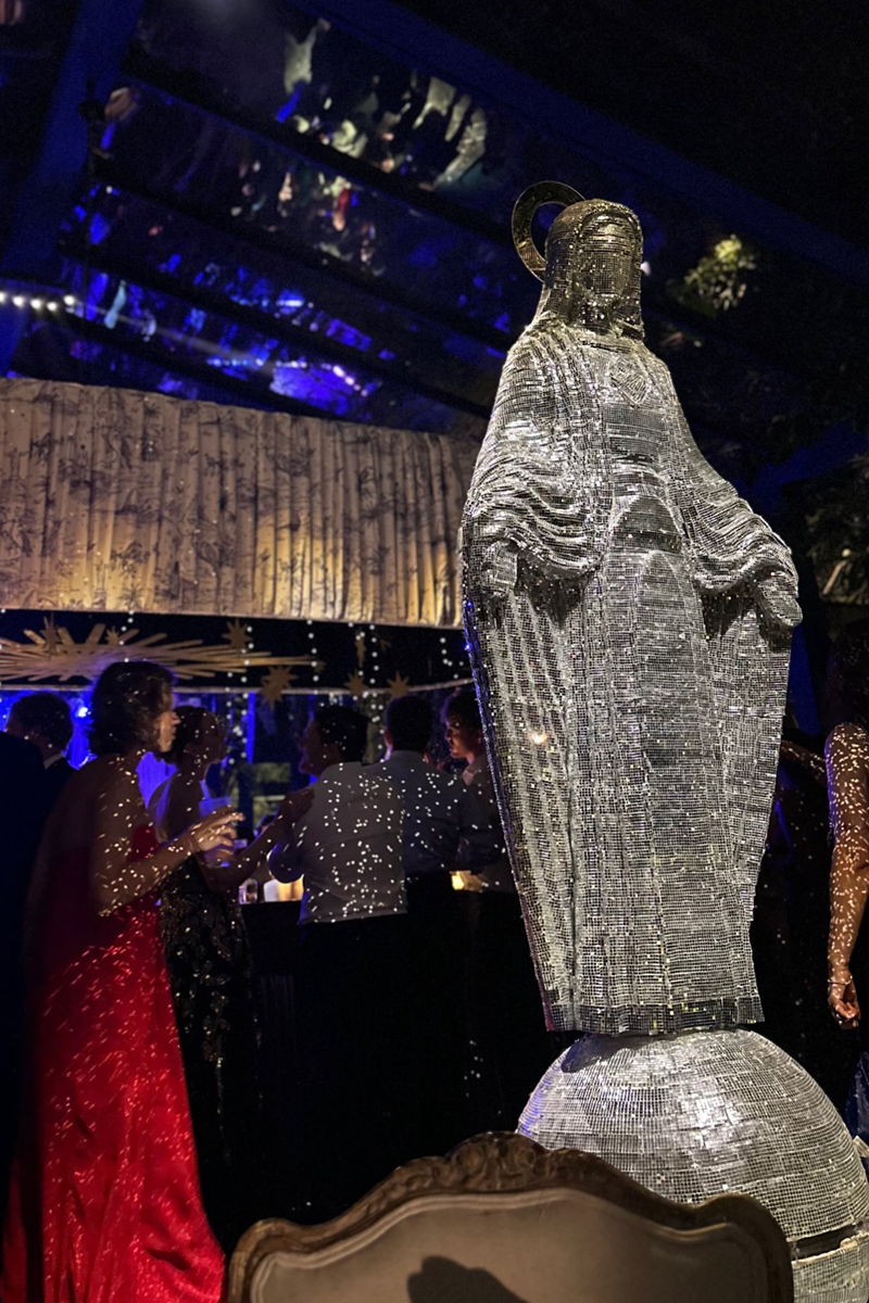Estátua de Nossa Senhora no casamento de Giulia Be - Metrópoles