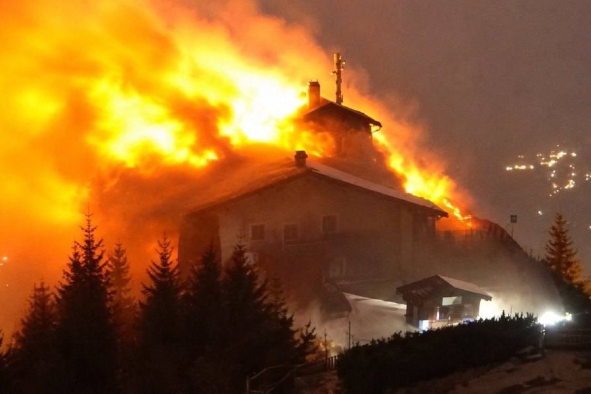 Incêndio de grandes proporções destrói antigo retiro de Hitler na Alemanha