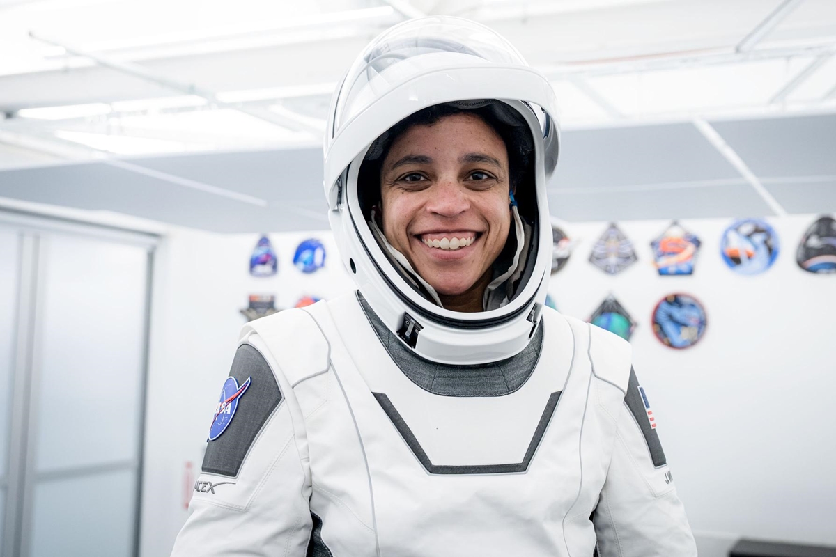 Imagem colorida da astronauta Jessica Watkins - Metrópoles
