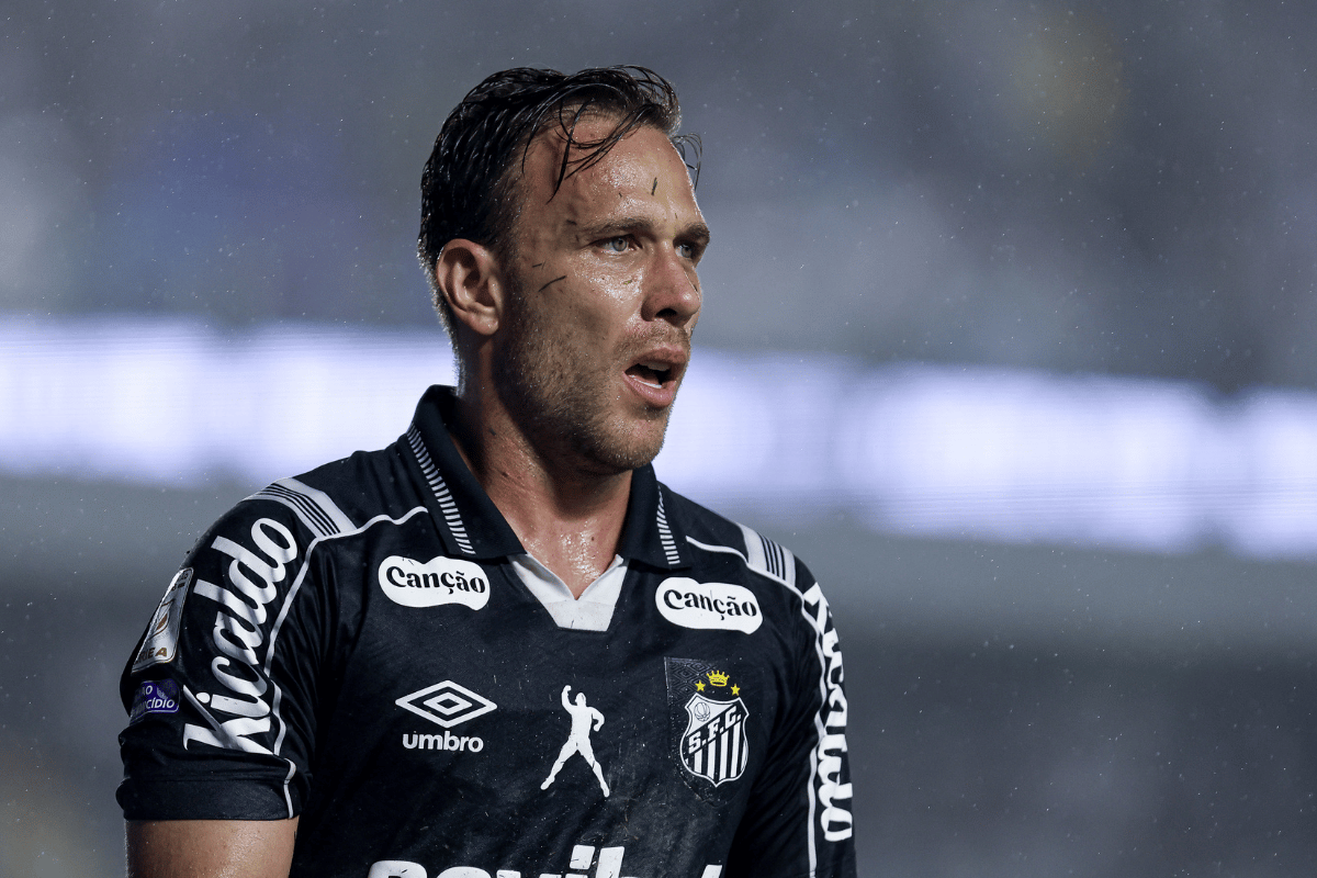 Santos confirma lesão de Arthur, que vira desfalque contra o Flamengo