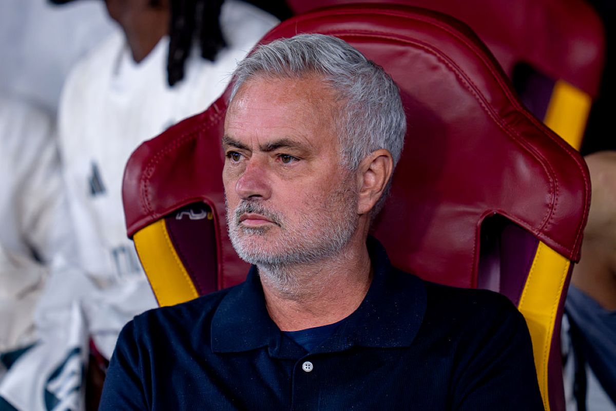 José Mourinho sai em defesa de Vini Jr.: "Eu teria forçado uma saída"