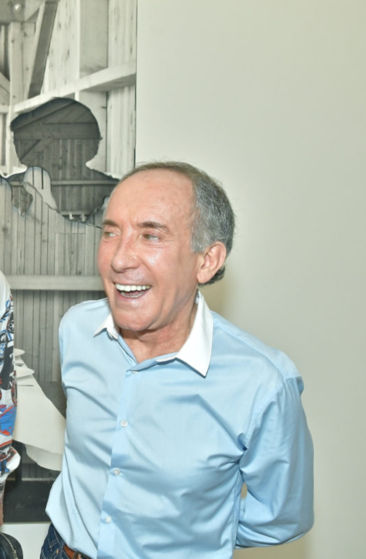 foto com cor. Estilista Junior Santaella - metrópoles
