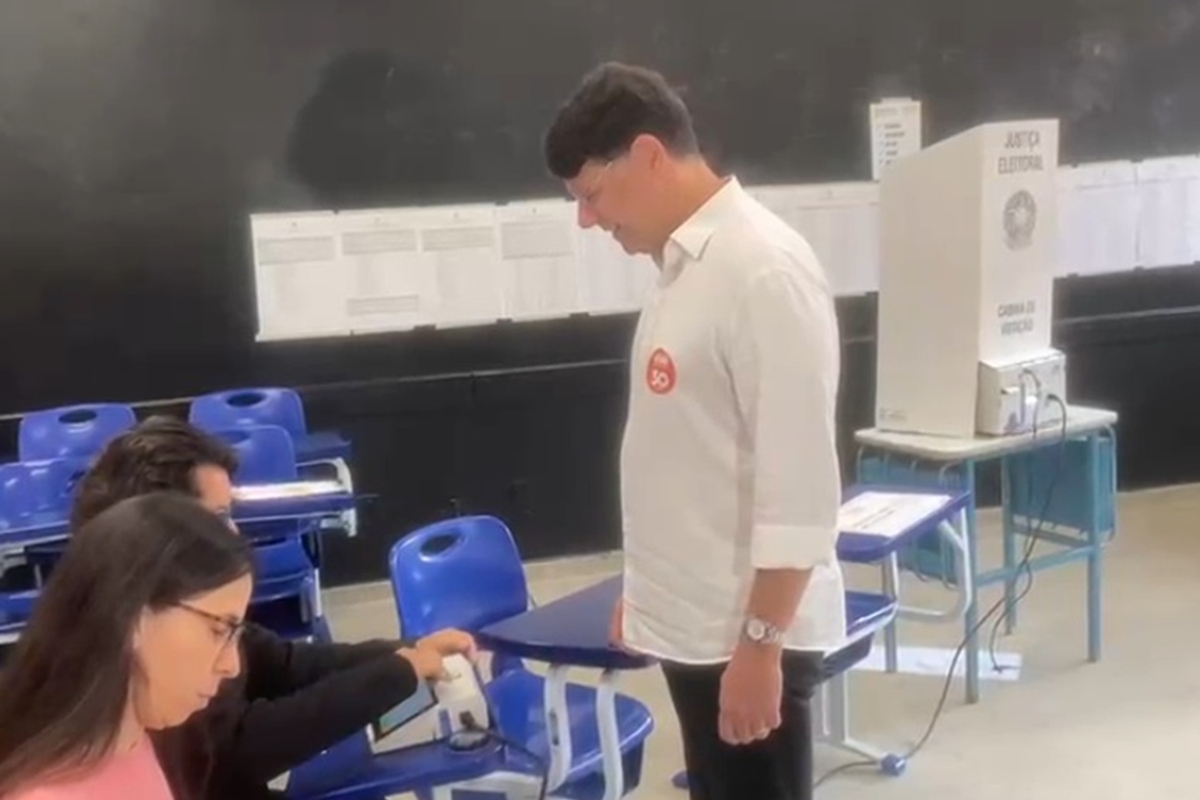 Kiko Caputo vota e diz que "saldo é positivo, independente do resultado"