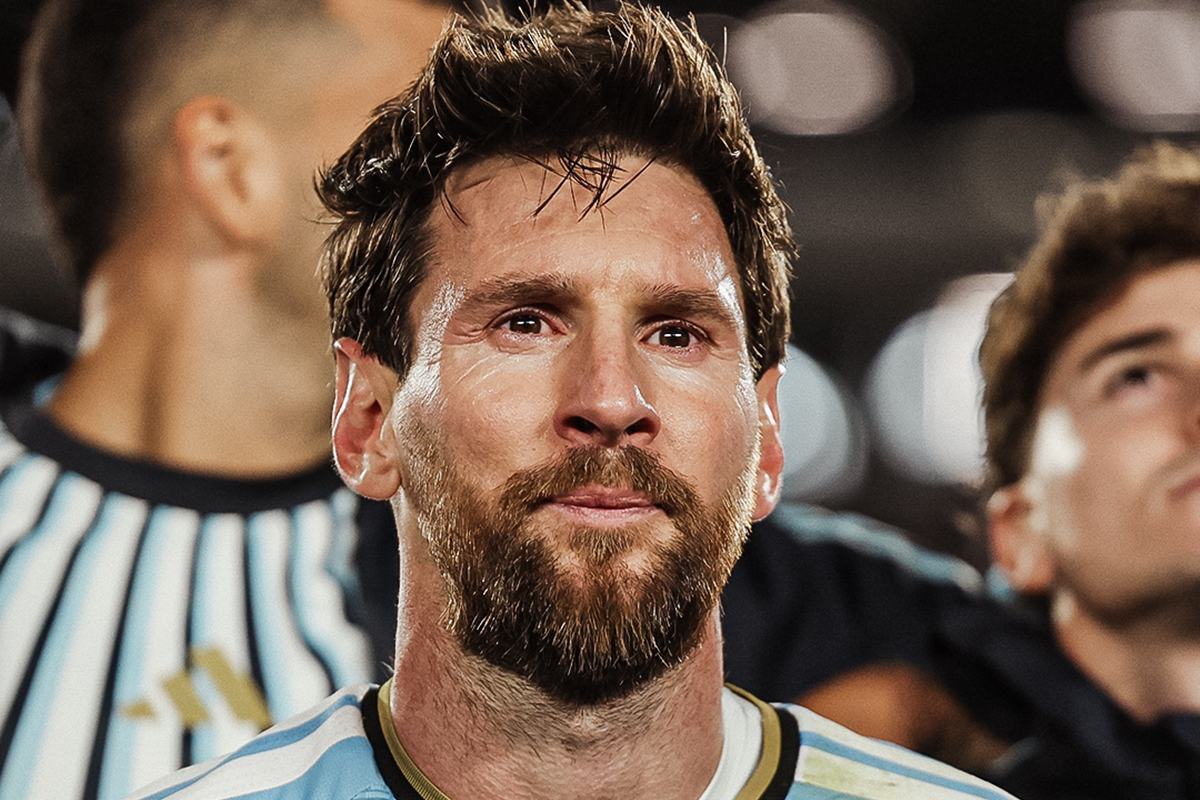 Messi chora após se despedir da seleção: "Grato a Deus por ser argentino"