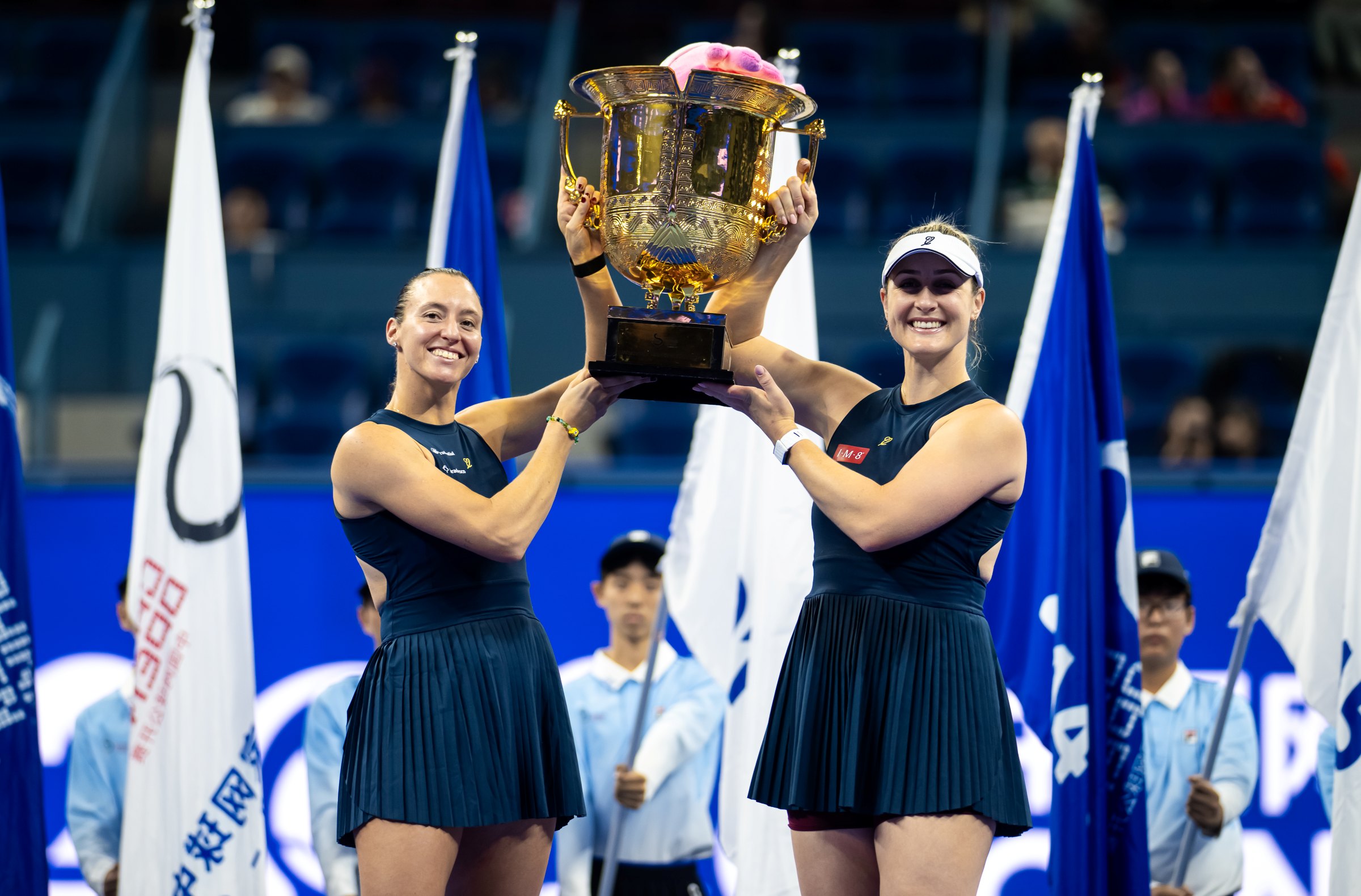 Luisa Stefani conquista WTA 1000 de Pequim ao lado de Dabrowski