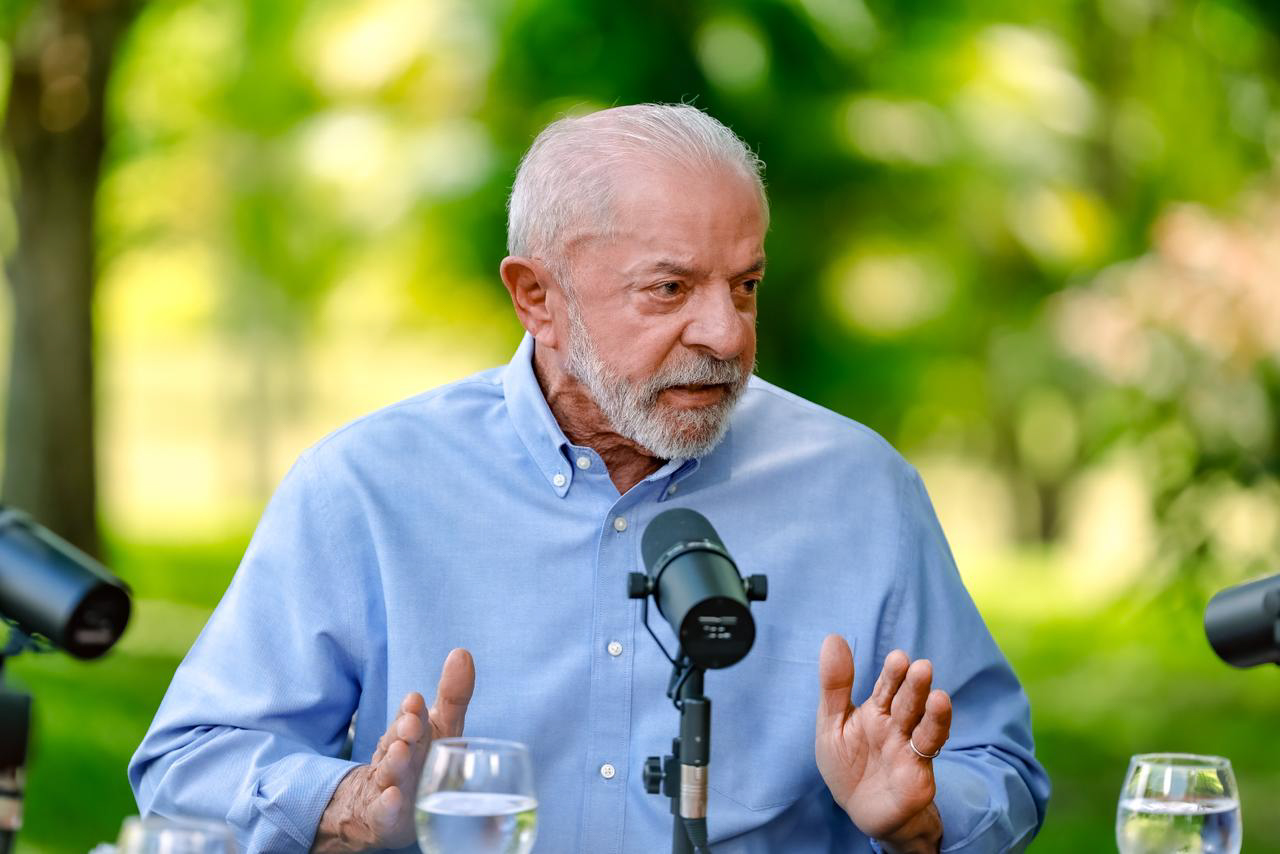 Lula diz que não vai permitir que bancos enviem cartões sem solicitação