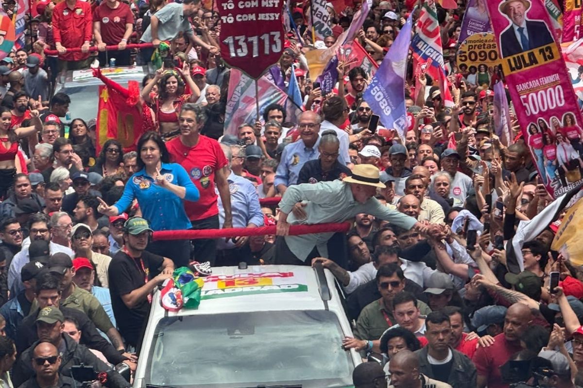 "A Paulista não é da direita, é do povo", diz Lula em ato com Haddad em SP