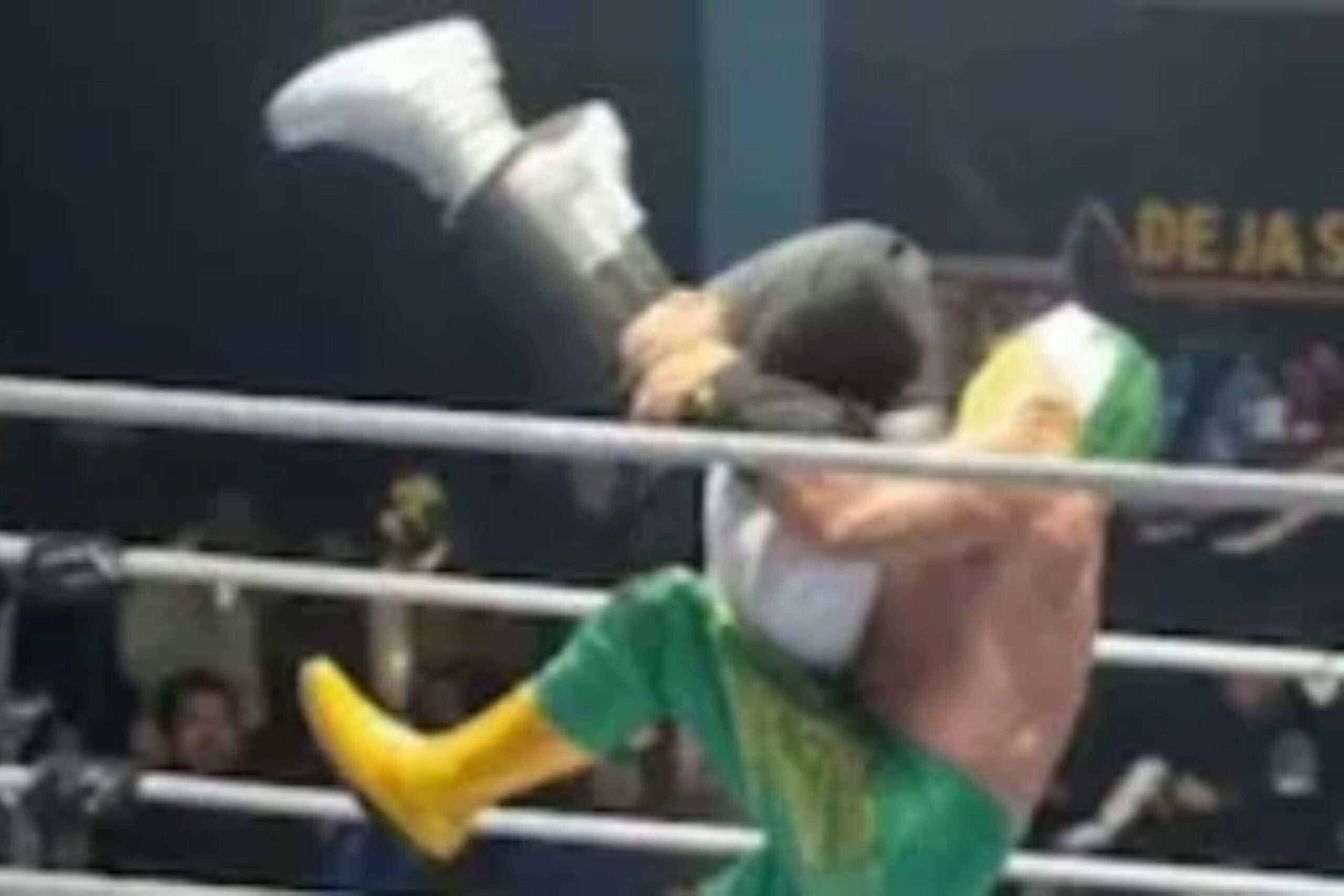 Lutador aplica golpe proibido e mata árbitro em luta livre no México
