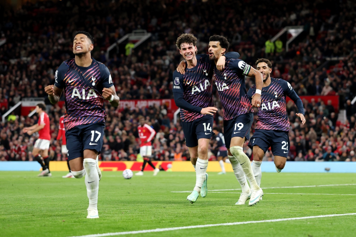 Solanke marca nos acréscimos e Tottenham garante empate com United