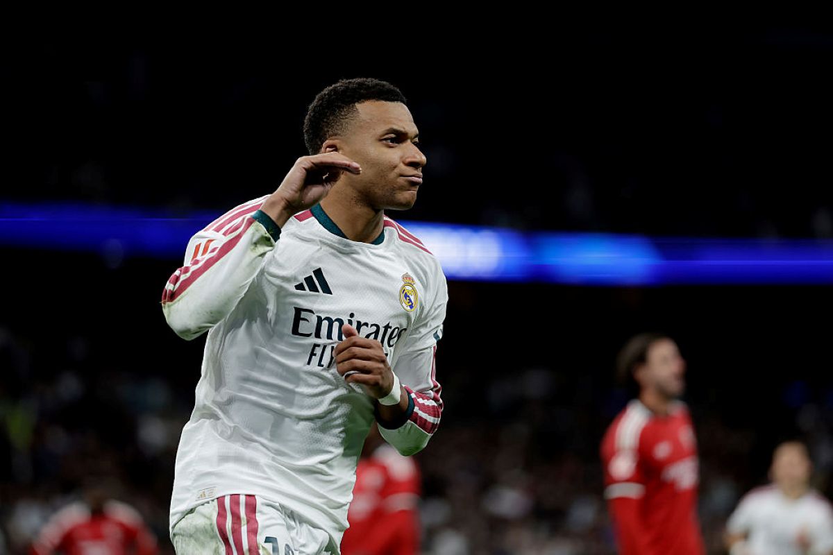 Com dois gols de Mbappé, Real Madrid goleia o Sevilla pelo Espanhol