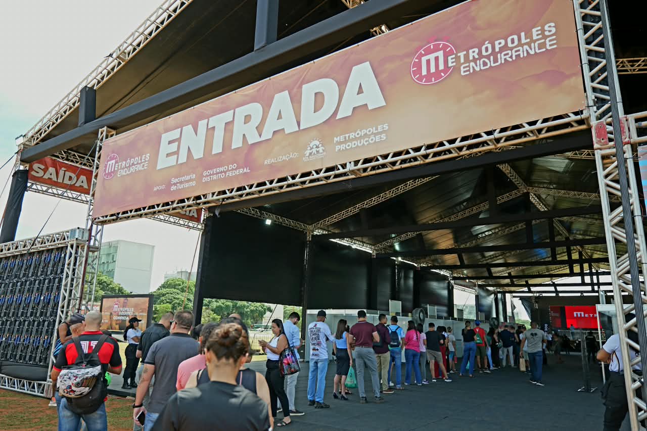 Primeiro dia de entrega de kits do Metrópoles Endurance agita a Esplanada