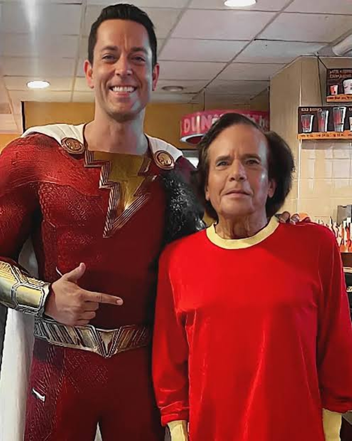Michael Gray e Zachari Levi, ator de Shazam no universo da DC de Zack Snyder