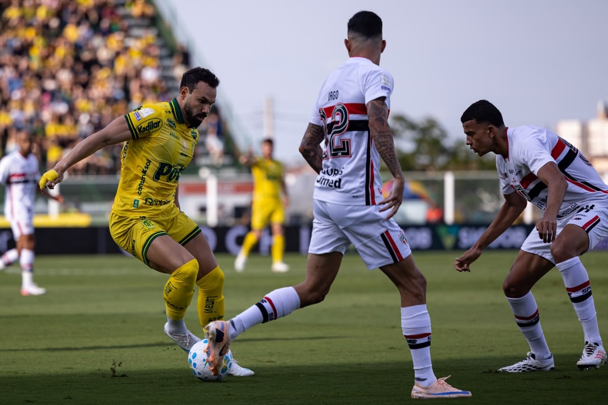 Com gols no primeiro tempo, Mirassol e São Paulo empatam no Brasileirão