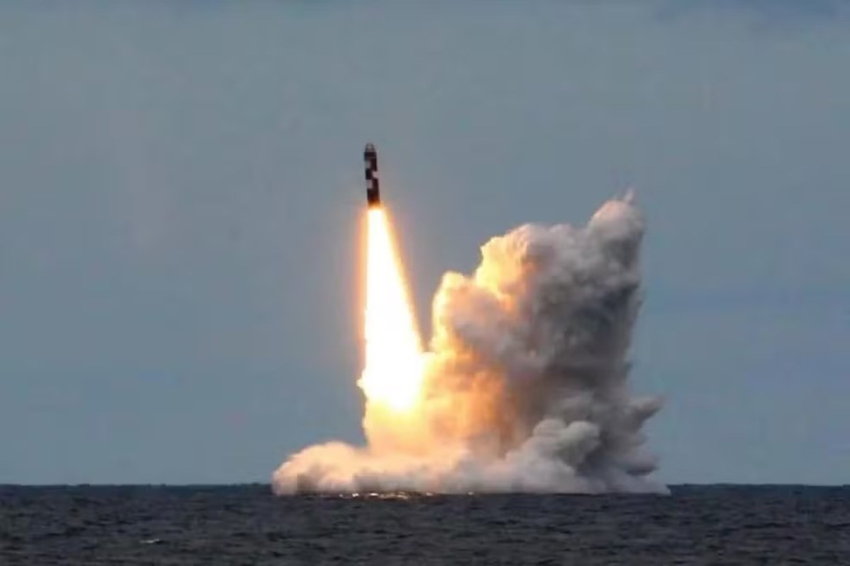 Rússia testa míssil nuclear intercontinental lançado por submarino